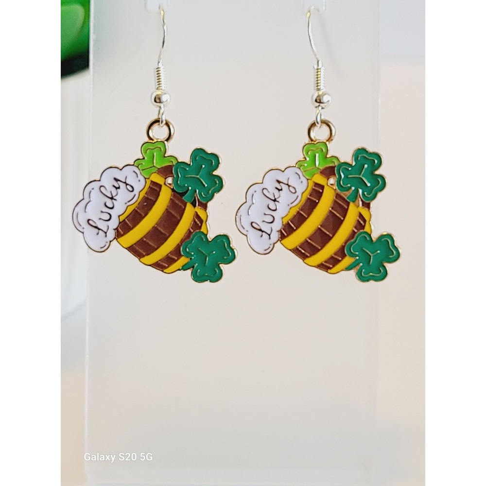 St Patricks Day Lucky Beer Mug Enamel Dangle Earrings Green Clover Gold Tone